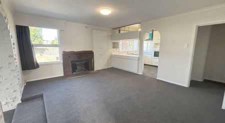 Four Bedrooms in Great Location - Photo 2