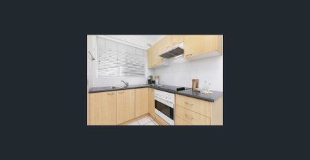Light Filled Apartment in Premium Location - Photo 3