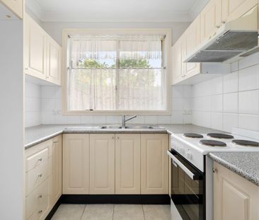 Convenient Townhouse in Prime Location - Photo 3