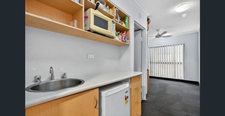 Furnished Studio in Prime City Location - Photo 3