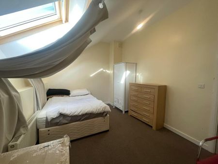 6 bedroom flat to rent - Photo 4