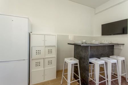 Room for rent in Avenida Gran Vía Germanías - Photo 5