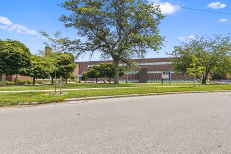 For Lease - 70 Upper Canada Drive Unit# 4, Toronto, Ontario - Photo 4