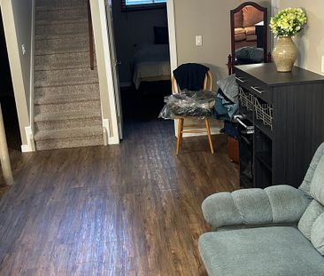 Furnished 2 Bedroom Lower in City Park - steps from the River - Photo 4