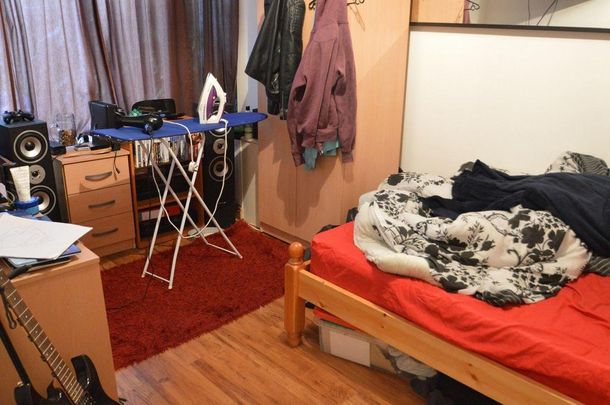 6 bedroom house to rent - Photo 1