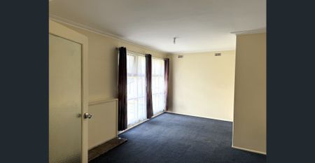 Spacious 3 bedroom family home in Prime Springvale Location - Photo 2