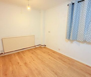 4 bedroom end of terrace house to rent - Photo 4