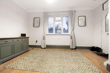 3 bedroom semi-detached house to rent - Photo 2