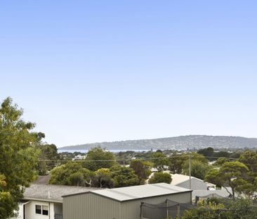 Elevated Living - Bay Views & Flexible Spaces - Photo 4