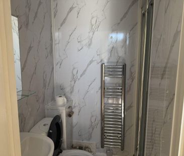 1 bedroom block of apartments to rent - Photo 4