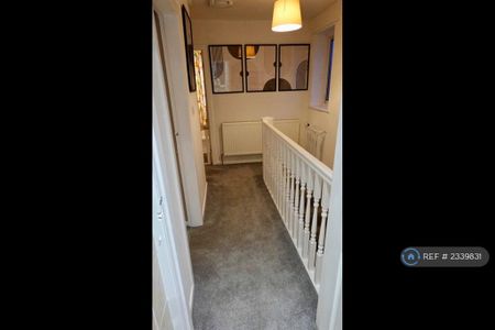 3 bedroom semi-detached house to rent - Photo 3