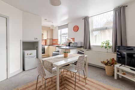 1 Bed Flat, Shepherds Bush Road, W6 - Photo 4