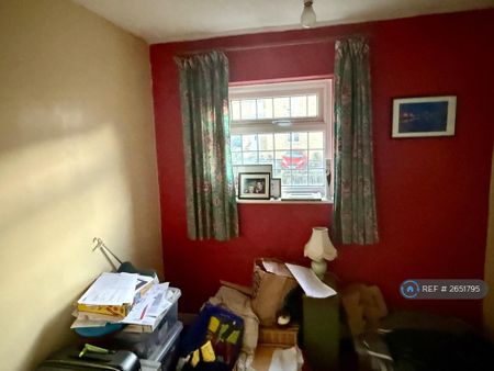 2 bedroom end of terrace house to rent - Photo 4