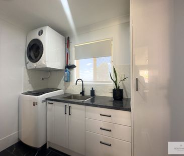 Modern Stylish Townhouse In Prime Location! - Photo 4