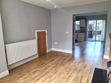 Semi detached 3 bedroom house - Photo 3