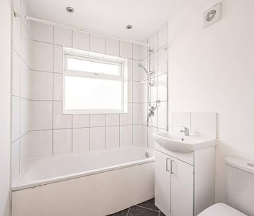 4 bedroom semi-detached house to rent - Photo 6