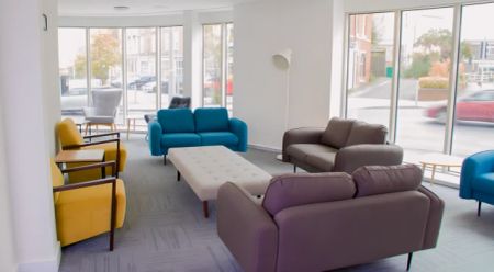 Classic 2 Bed Apartment - Photo 2