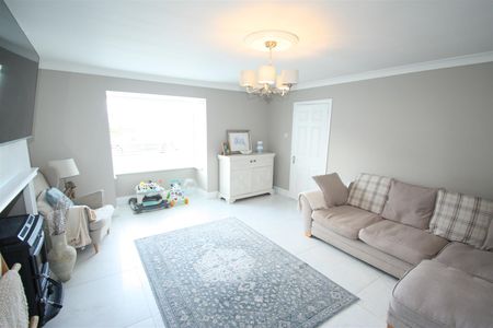 15 Ardfern Close, Saul Rd, - Photo 3