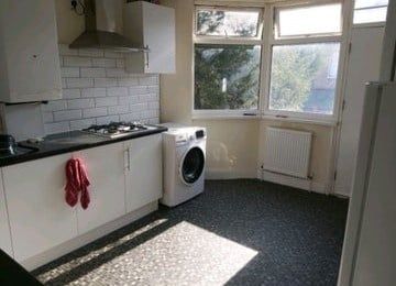 Room in a Shared House, Dersingham Avenue, E12 - Photo 2