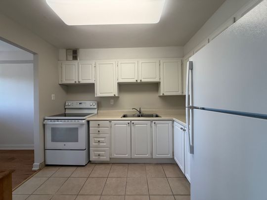 For Lease - 4982 Chrysler Avenue Unit# 508, Niagara Falls, Ontario - Photo 1