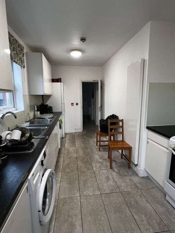 Room in a Shared House, Western Avenue, W3 - Photo 4