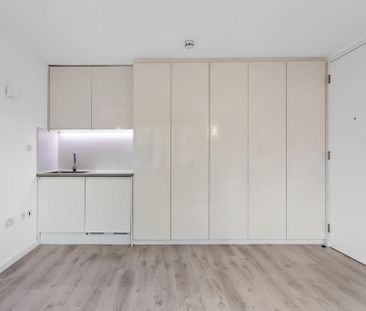 Ground floor flat to rent - Photo 2