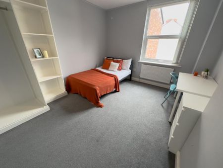 1 bedroom in a house share to rent - Photo 2