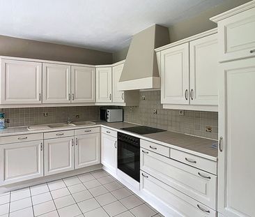 Prachtige villa met maar liefst 4 slaapkamers en 2 badkamers! - Photo 5