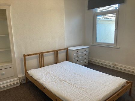 Top Floor Flat, Pantygwydr Road, Uplands, Swansea, SA2 0JB - Photo 5