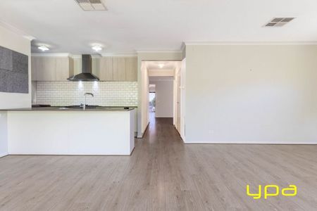 Affordable Family Living in Cranbourne West with Study - Photo 2