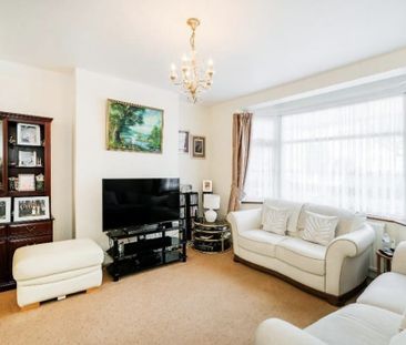 3 Bed Detached House, Crownfield Avenue, IG2 - Photo 6