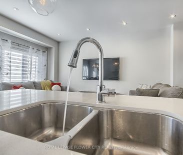 For Lease - 420 Wheat Boom Drive, Oakville, Ontario - Photo 6