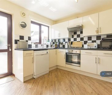 2 bedroom terraced house to rent - Photo 4