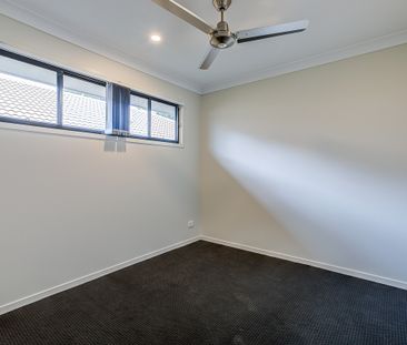 Spacious Duplex Ideal Location - Photo 3