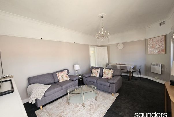 Fully furnished unit walking distance to lgh - Photo 1