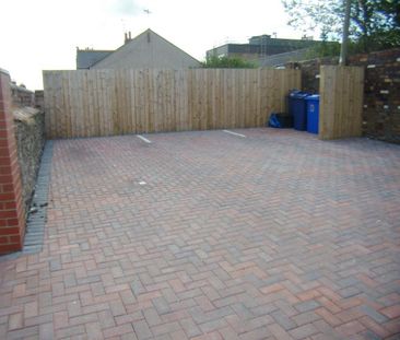 2 bedroom apartment to rent - Photo 2