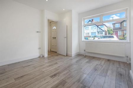 3 bedroom semi-detached house to rent - Photo 4