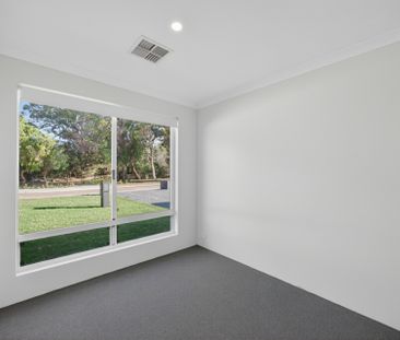 Brand new home waiting for its first family - Photo 5