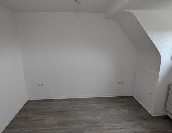 Klein aber fein; teilsanierte Single-Wohnung im DG - Photo 1