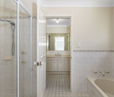 Three Bedroom Townhouse In Peaceful Suburb - Photo 5