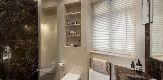 2 bedroom flat in Mayfair - Photo 2