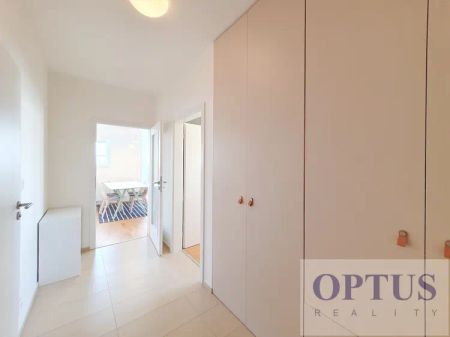 P5 Jinonice, ul. Pod stolovou horou, designově zař. moderní byt 2 + k. k., balkon, 61 m - Photo 3