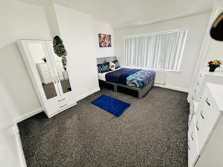 1 bedroom in a house share to rent - Photo 2