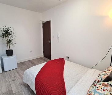 House share to rent - Photo 2
