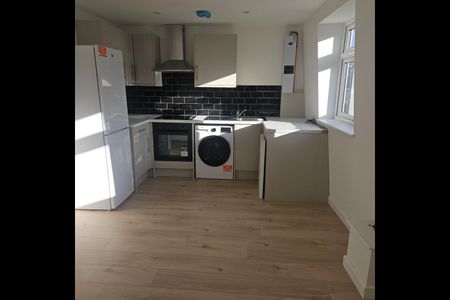 2 Bed Flat, East India Dock Road, E14 - Photo 4