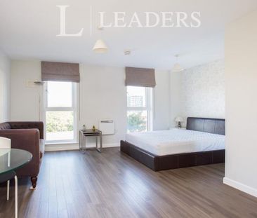 Studio to rent - Photo 3