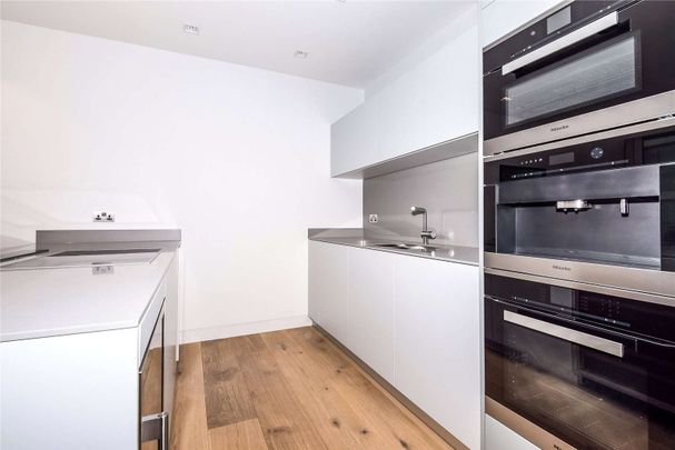 A 2 bedroom, 2 bathroom apartment located within the iconic and highly sought after One Tower Bridge development located in the heart of South Bank. - Photo 1