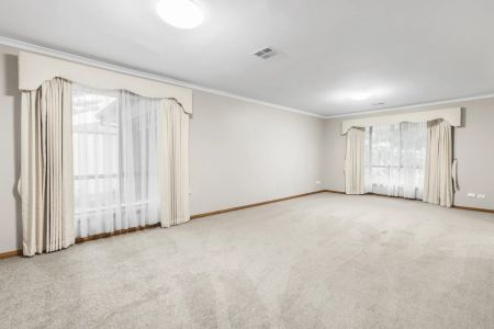 Well-Maintained Family Home in the Heart of Werribee - Photo 2