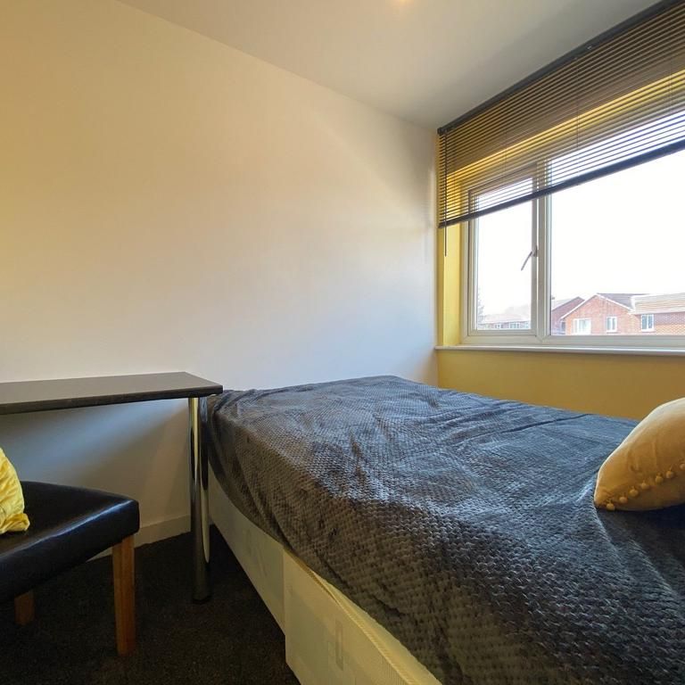 1 bedroom in a house share to rent - Photo 1