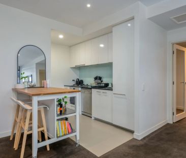 Modern 1-Bedroom Apartment with Study in Travancore - Photo 3